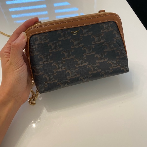 CELINE CLUTCH WITH CHAIN IN TRIOMPHE CANVAS AND LAMBSKIN - Picture 5 of 7